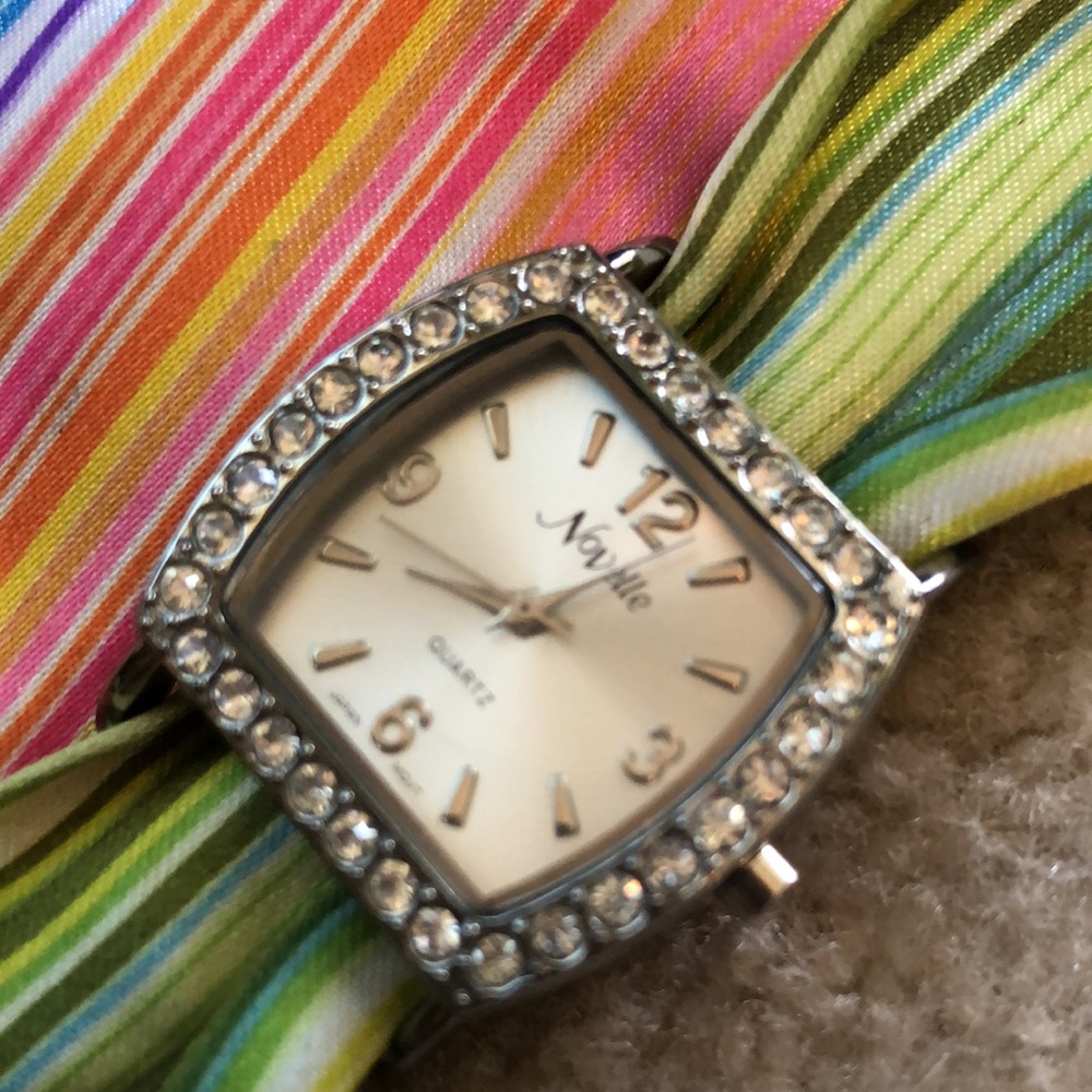 Watch with multiple bands - Picture 2 of 4